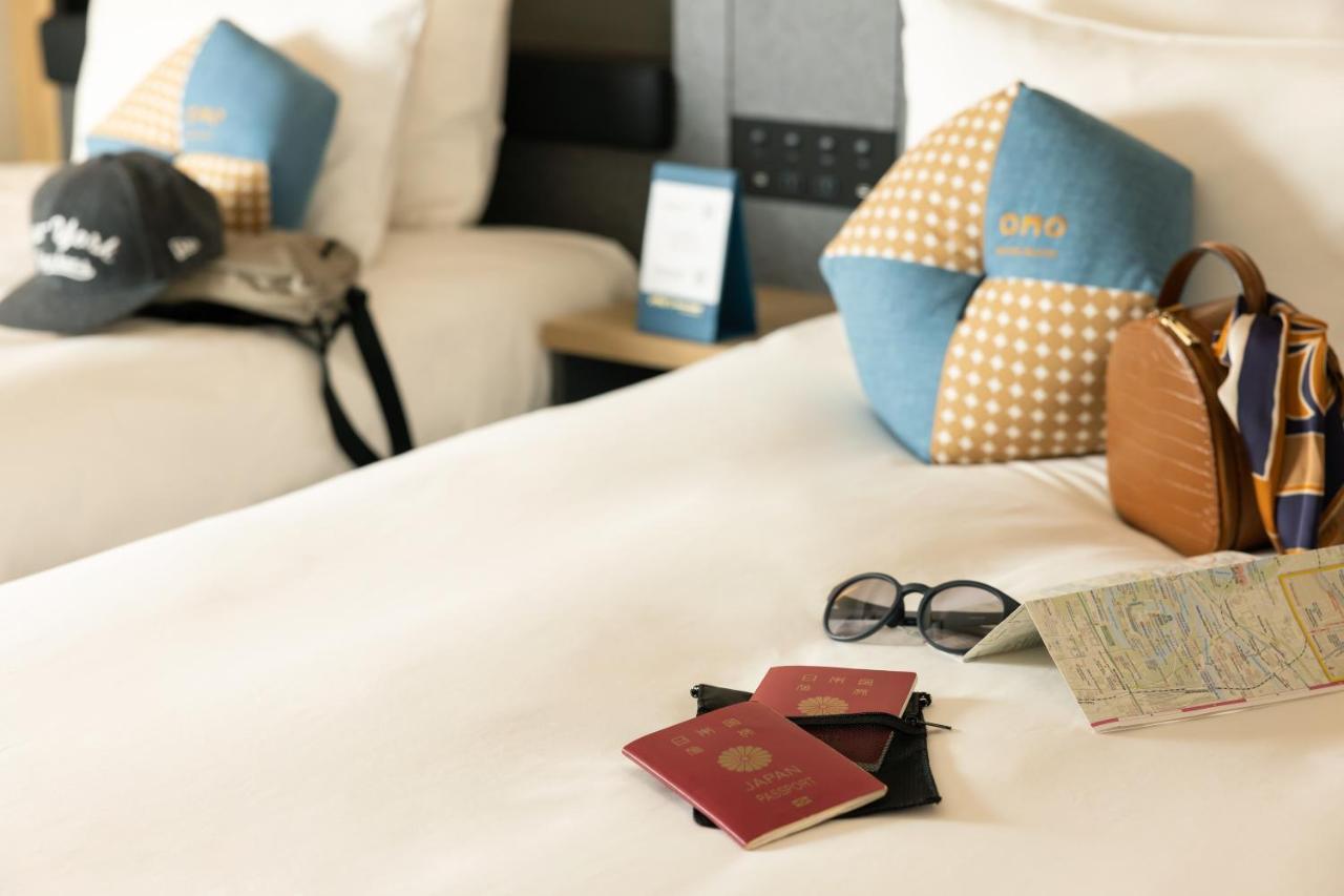 Omo Kansai Airport By Hoshino Resorts Izumisano Eksteriør billede A passport and a boarding pass on a bed
