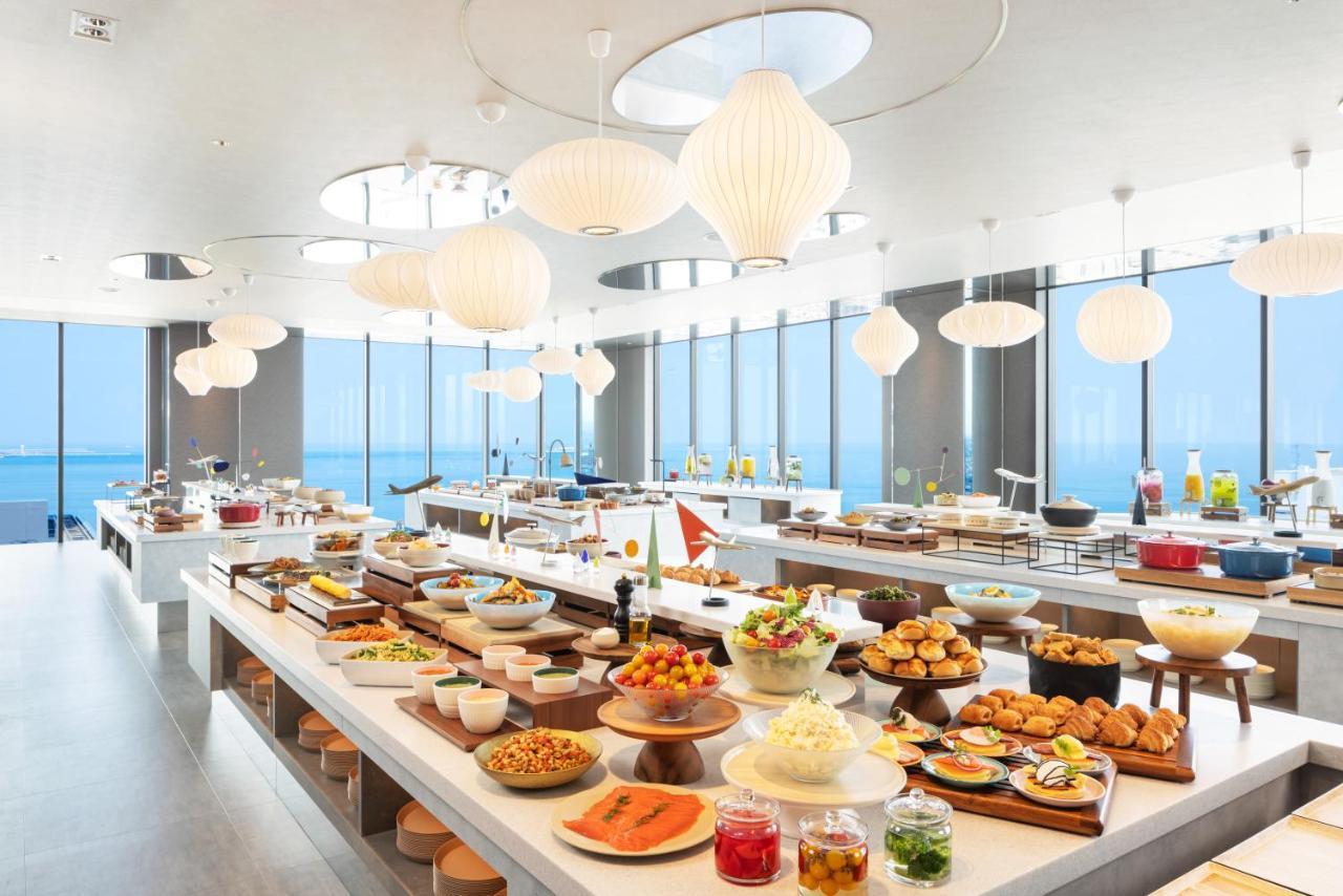 Omo Kansai Airport By Hoshino Resorts Izumisano Eksteriør billede The buffet at the 360° restaurant